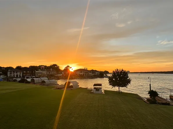 112 Cove Point, Montgomery, TX 77356