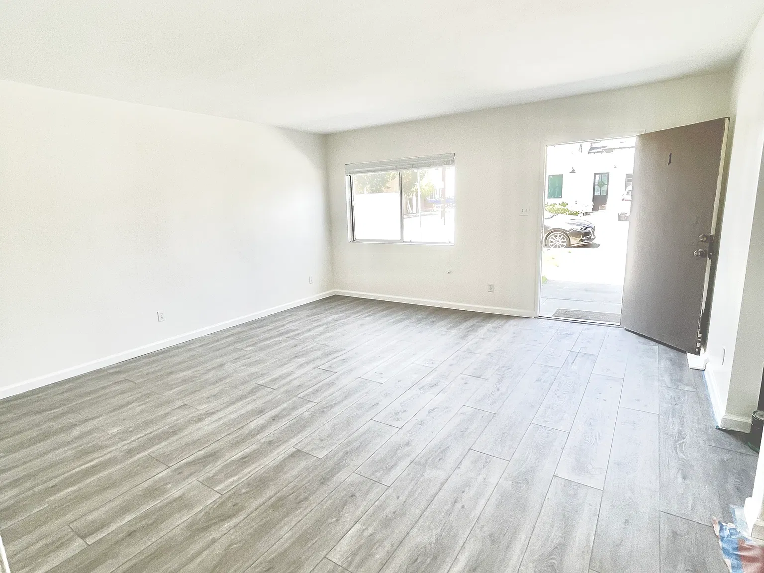 3 bed, 1200 sqft, $3,950 — Photo 2
