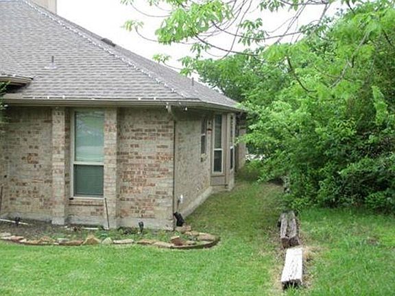 3rd image of 1722 Mayflower Dr