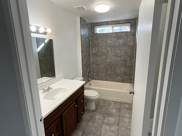 323 Magnolia St #101 — Photo 8