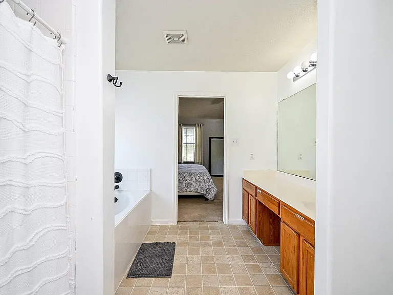 2534 Halstead Dr — Photo 30