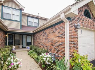 909 Ridgefield Ln, Wheeling, IL 60090