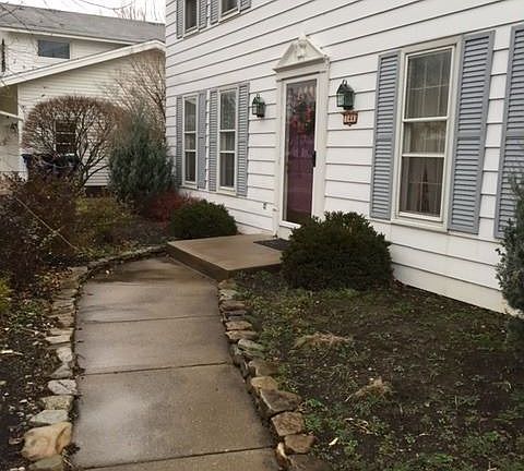 3rd image of 144 Pin Oak Dr