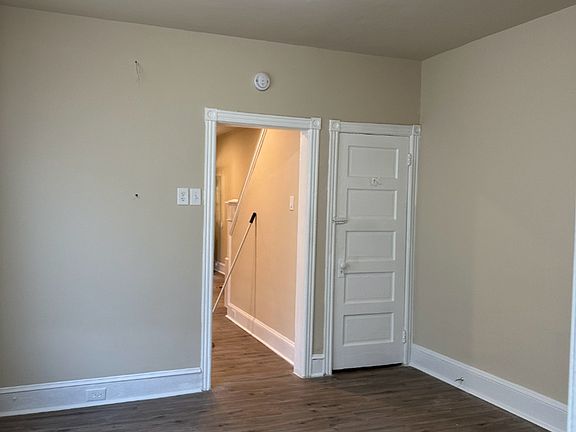 4th image of 124 E Hortter St