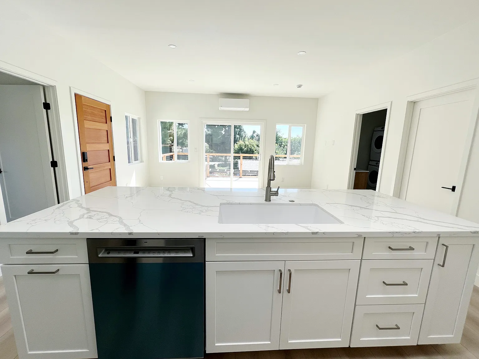 2 bed, 815 sqft, $2,950 — Photo 4