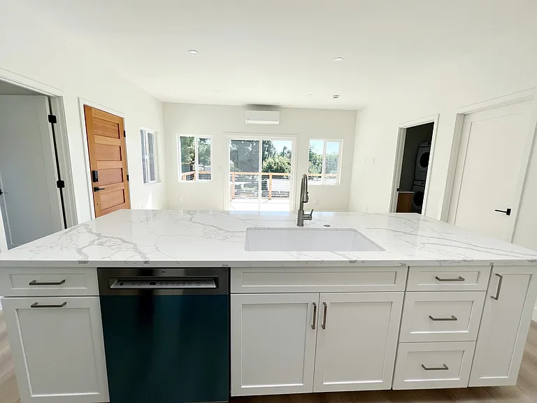 637 Pine Tree Ln — Photo 4