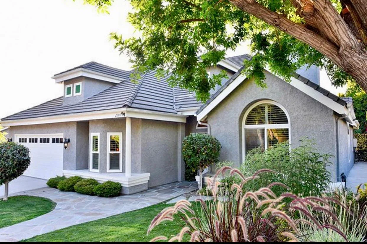 4 bed, 2558 sqft, $5,250 — Photo 1