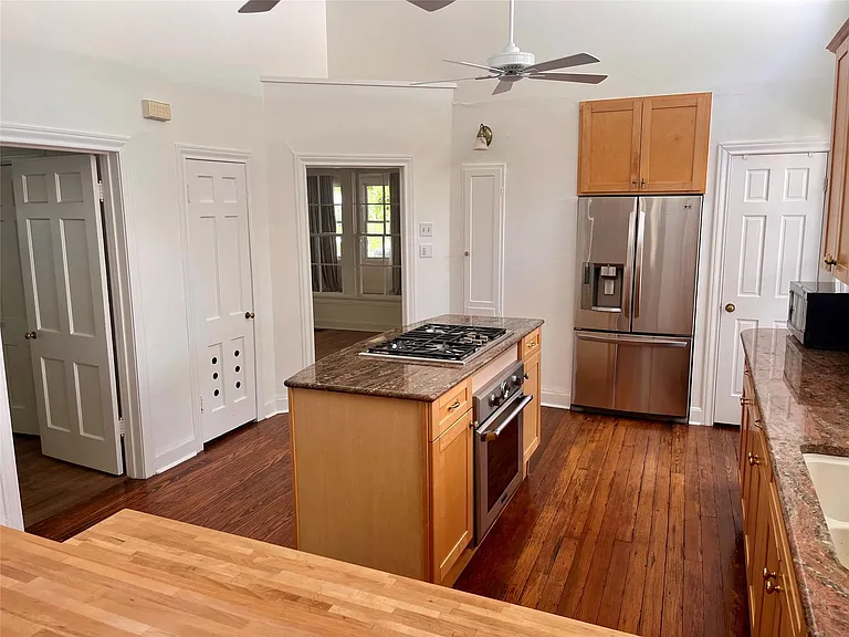 1610 Eva St — Photo 11