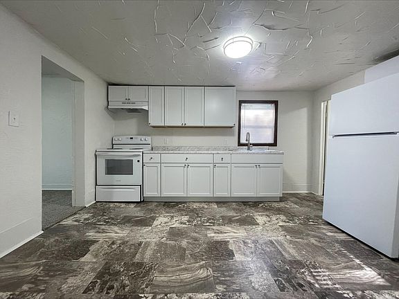 5th image of 309 E 5th St