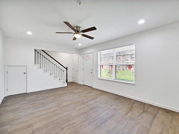 2nd image of 214 Woodbridge Ln