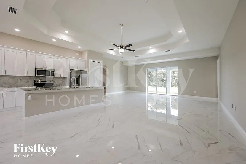 4 bed, 2.0 bath, 2137 sqft, $2,375 — Photo 3