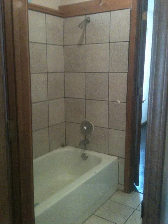 958-960 North Lancelot Avenue — Photo 3