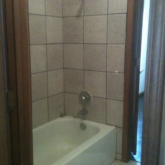 958-960 N Lancelot Ave — Photo 3