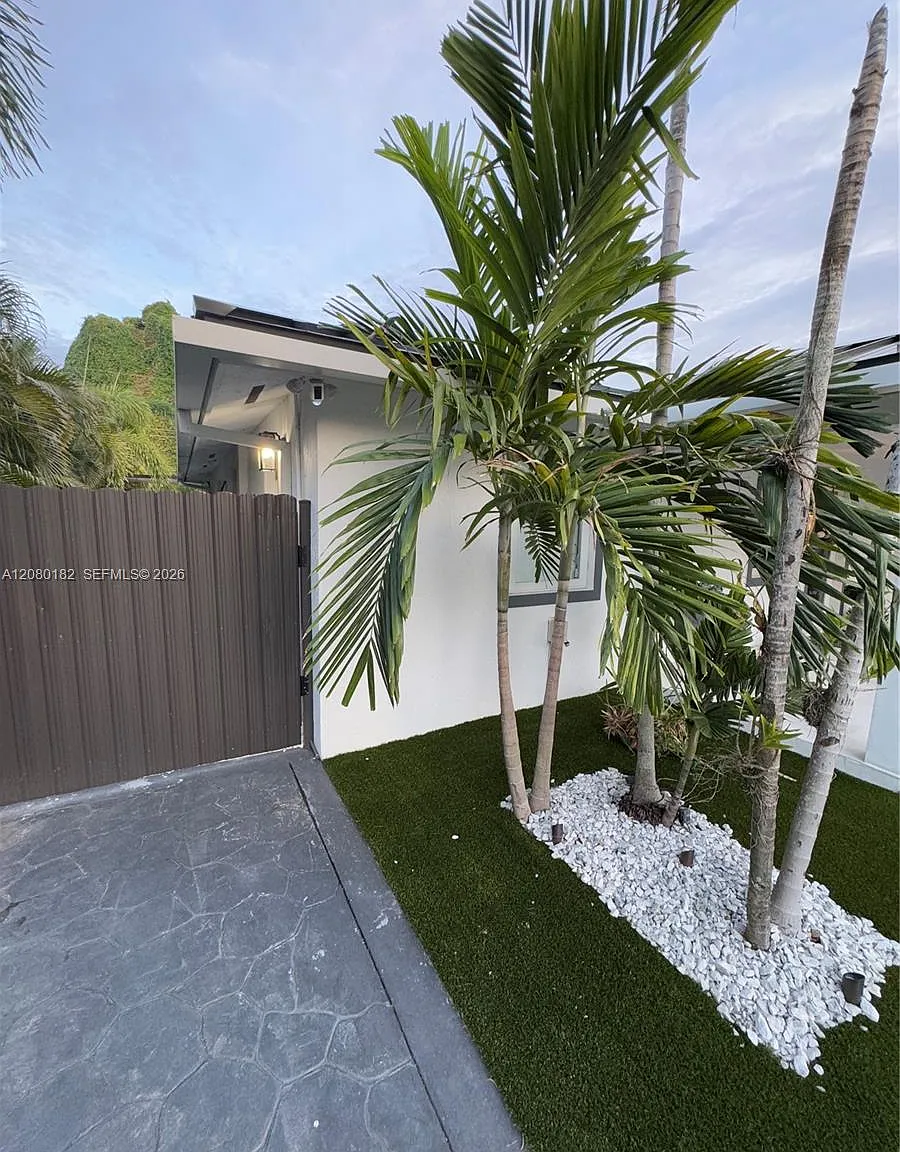 Tropical Estates — Photo 3