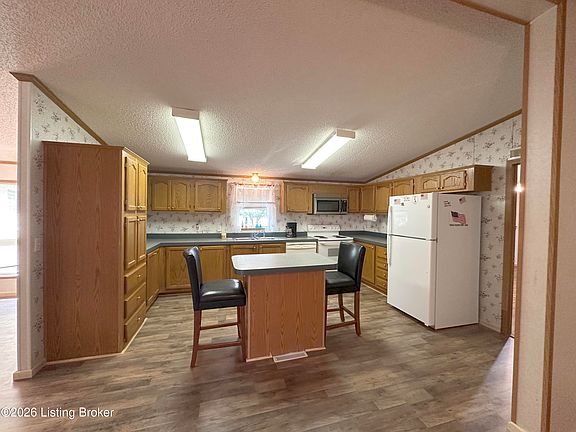 4th image of 752 Williams Ln