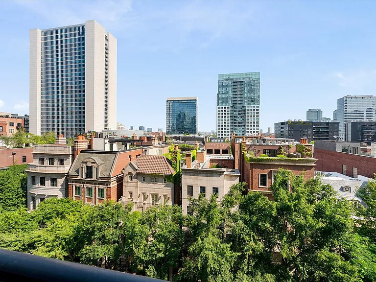 451 W Huron St #703 — Photo 9