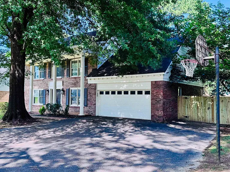 1834 Brierbrook Rd — Photo 2