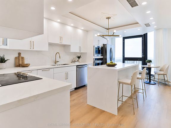 3rd image of 55 Harbour Sq #Penthouse 10