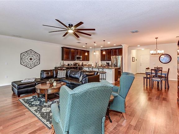 4th image of 102 Blanco Dr
