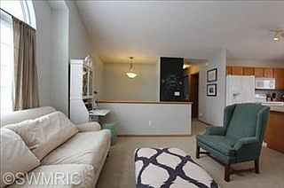 4th image of 135 Waxwing Ct NE
