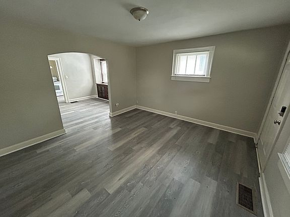 5th image of 821 N Bradley Ave