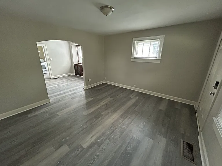 821 N Bradley Ave — Photo 5