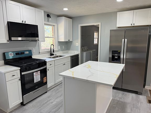 5th image of 288 Prince Anthony Dr