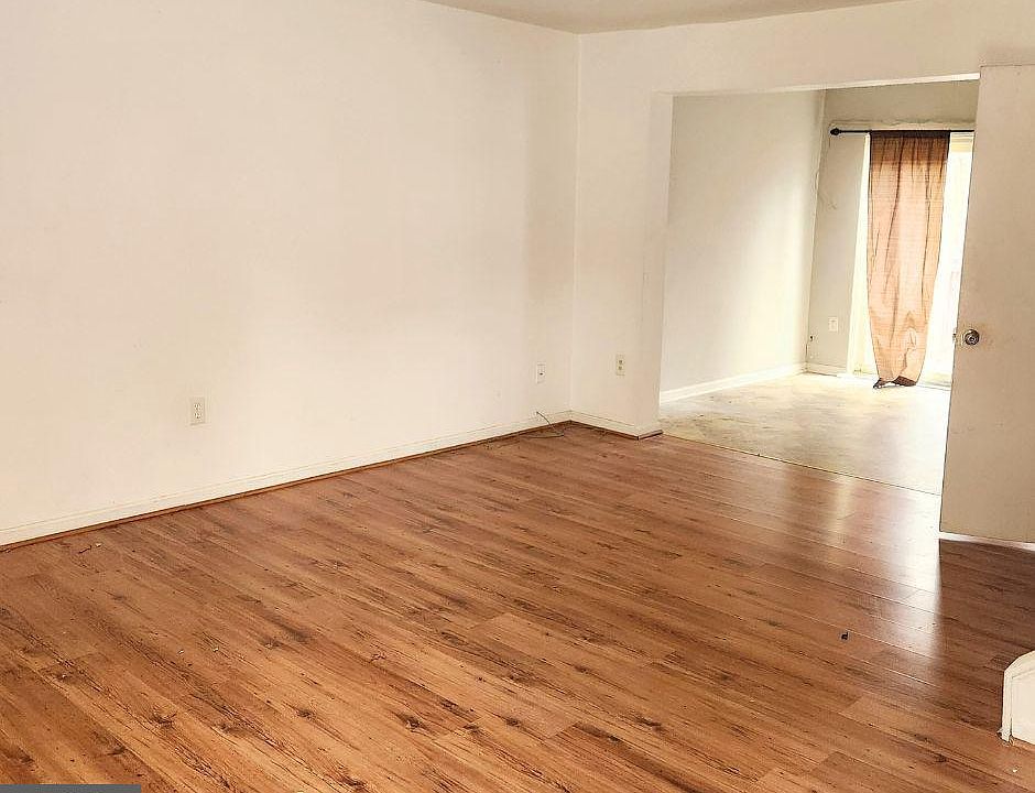 2nd image of 5819 Falkland Pl