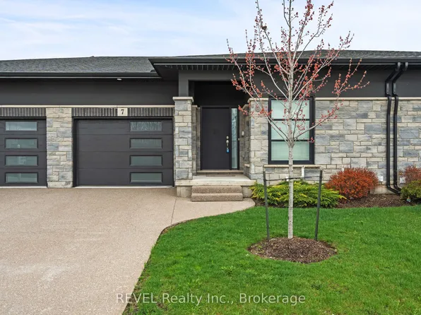 7138 E Parsa St #7, Niagara Falls, ON L2H 3W1