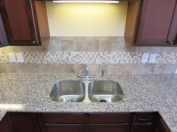Kitchen Sink / Granite Countertops