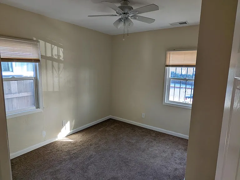 4186 Myrtle Ave — Photo 9