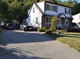 27 Maple Ave, Bloomingdale, NJ 07403