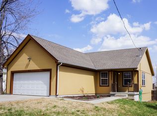 208 N Madison St, Spring Hill, KS 66083