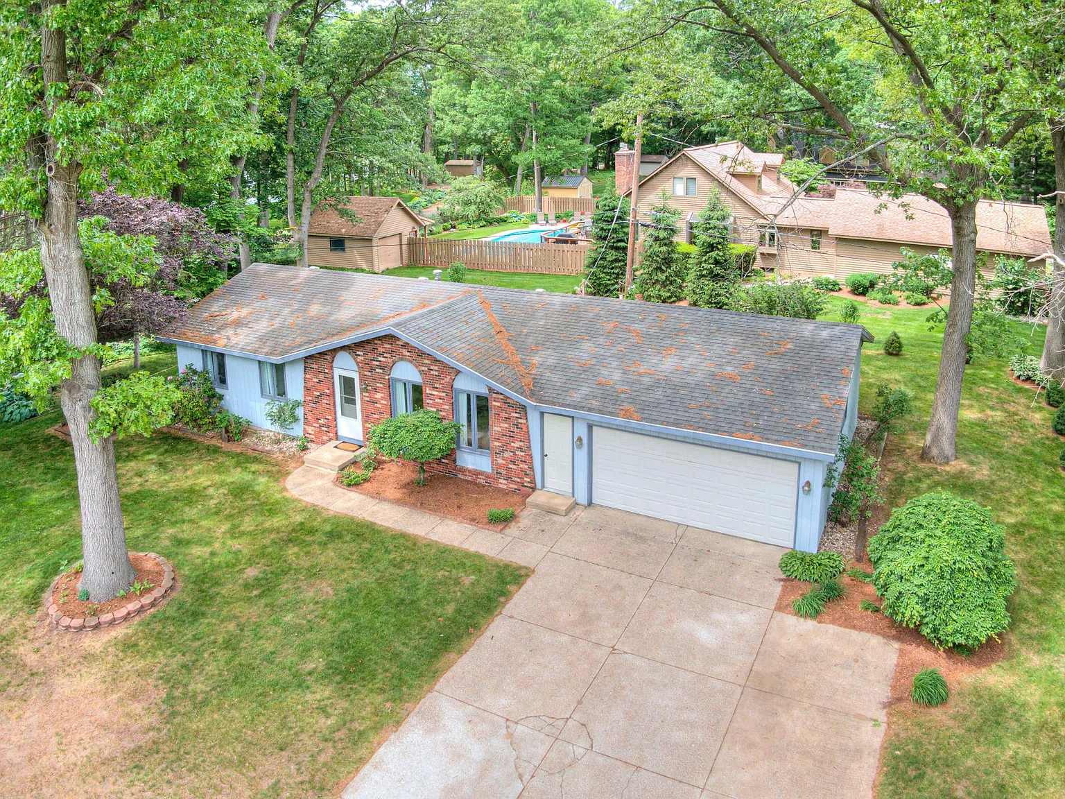 4 bed, 1.5 bath, 1240 sqft, $2,500 — Photo 2
