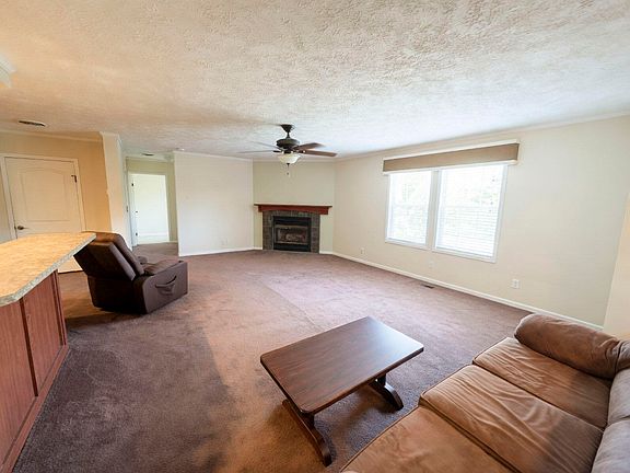 3rd image of 2621 Von Hill Rd