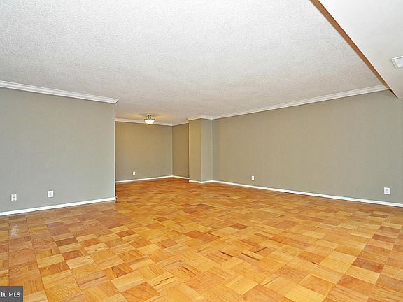 5th image of 3800 Fairfax Dr APT 1601