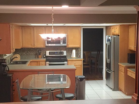 5th image of 328 Waukazoo Dr