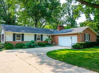 327 Republic Rd, Batavia, IL 60510