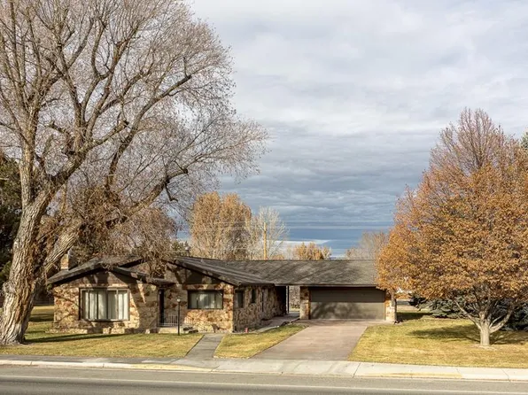 77 W Main St, Cowley, WY 82420