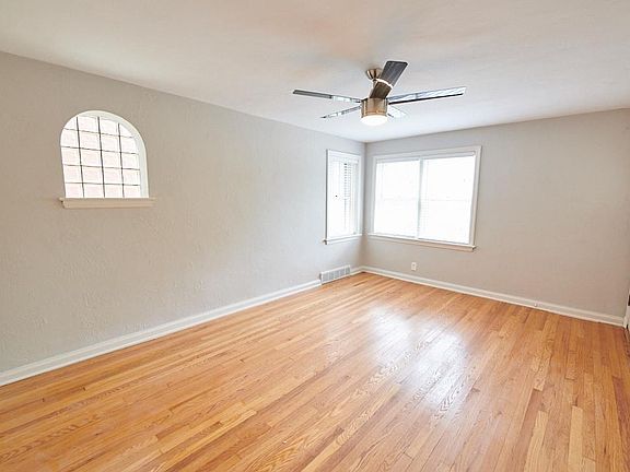 3rd image of 5002 Oleatha Ave