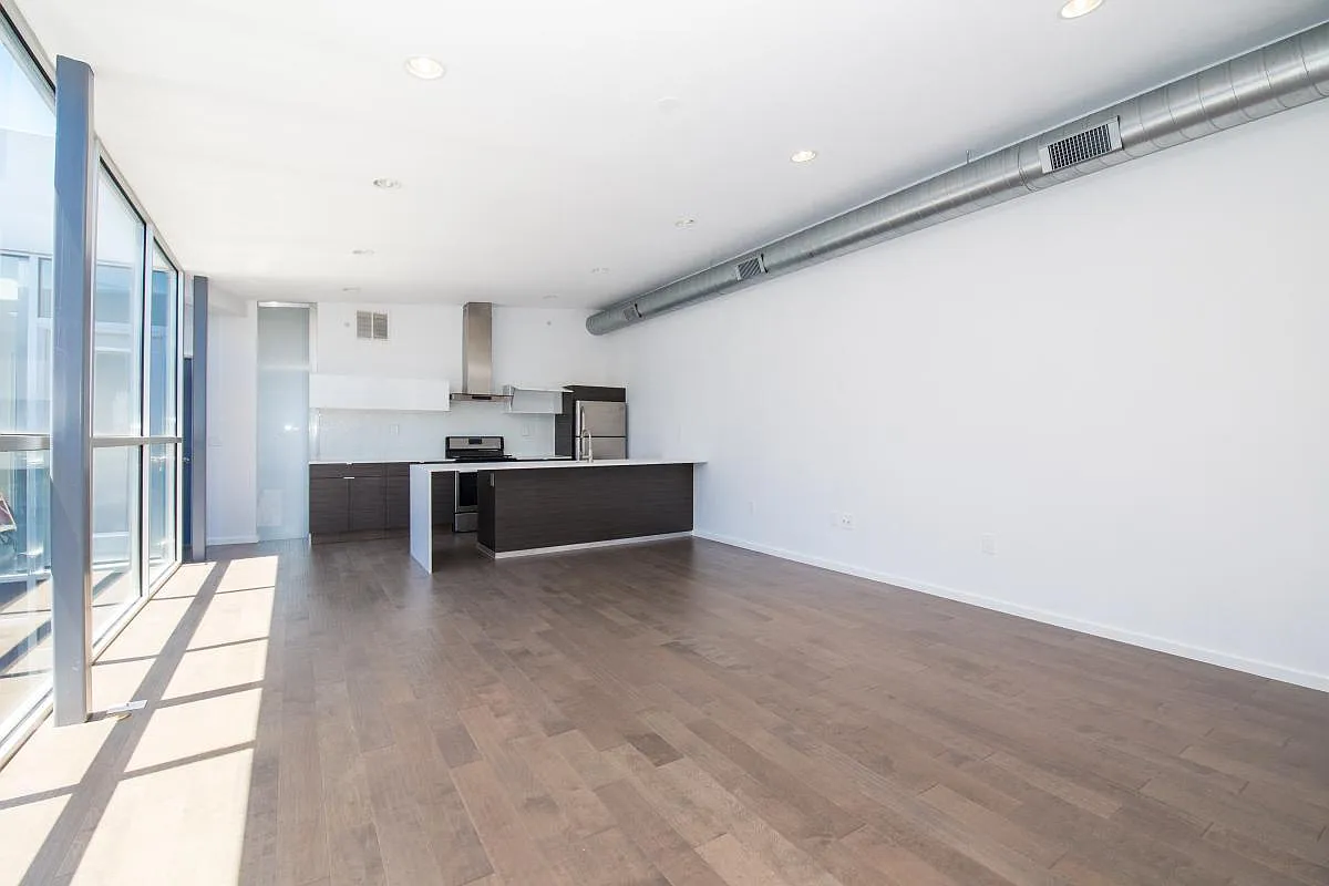 3 bed, 1350 sqft, $2,295 — Photo 3