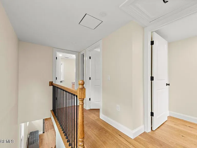 824 Dunlewy St — Photo 23