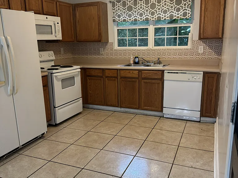 30 Ridge Dr — Photo 5