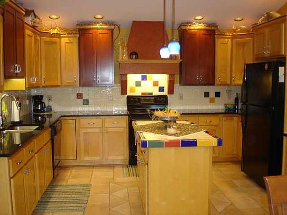 3rd image of 8741 Greencastle Dr
