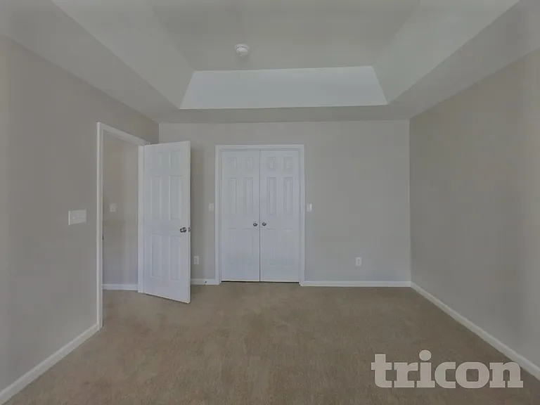 1002 Hollingdale Ct — Photo 7