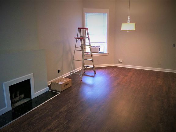 2nd image of 1109 W Newport Ave #2