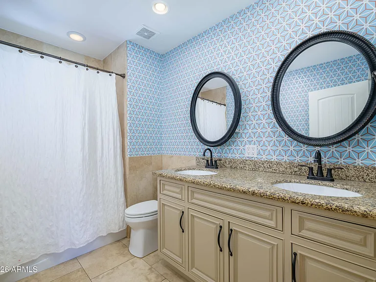 121 W Orchid Ln — Photo 16