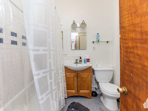 2nd image of 1920 N Cleveland Ave #2B