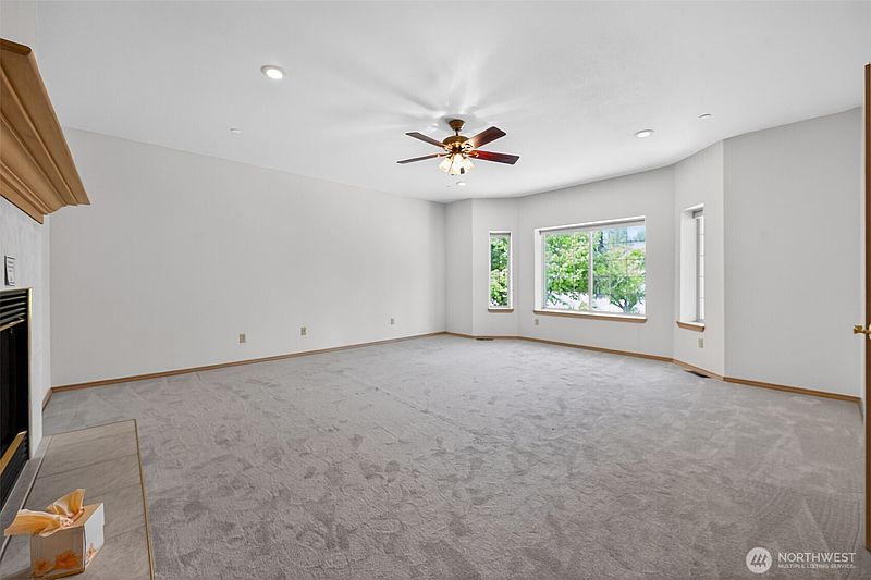 4th image of 18432 W Lake Desire Drive SE