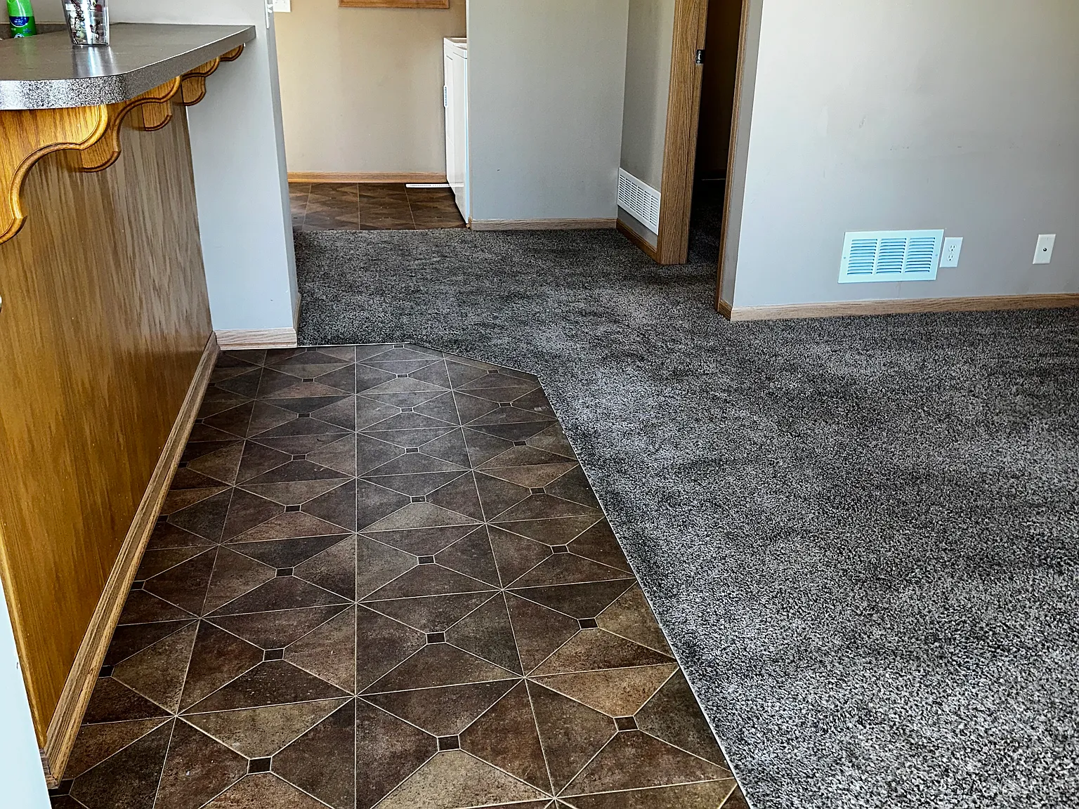 1 bed, 576 sqft, $900 — Photo 2